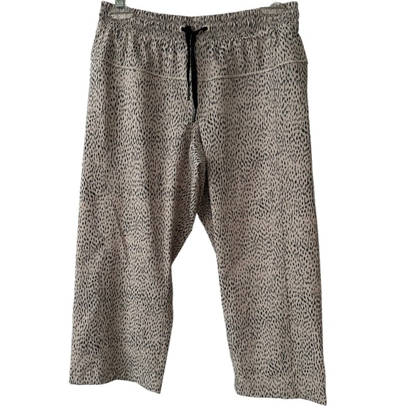 🌸2/$25 Lululemon Black Blush Step Lively Crop Dottie Dash Grain - Picture 7 of 11